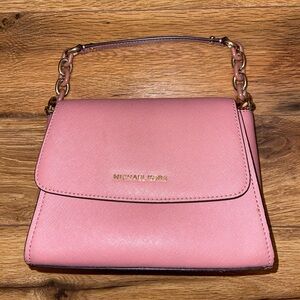 Michael Kors Sofia Leather Satchel Purse

Excellent condition 

Color: Rose